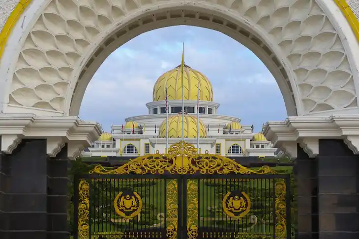 Netizen Persoal Kos Selenggara Istana Negara Cecah RM519 Juta